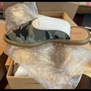 New Lucky brand suede leather camo mule